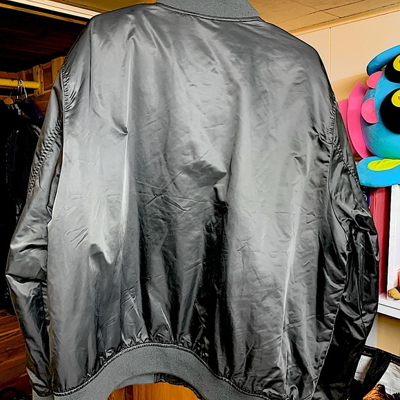 Good fellow bomber jacket in metallic grey. - Picture 3 of 3